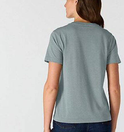 Meet the everyday tee you’ll reach for without thinking. This relaxed-fit, midweight tee keeps things simple with a rib-knit crew neck, a practical chest pocket, and a flat-bottom hem that layers easily no matter where the day takes you.