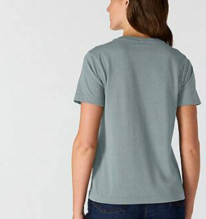 Meet the everyday tee you’ll reach for without thinking. This relaxed-fit, midweight tee keeps things simple with a rib-knit crew neck, a practical chest pocket, and a flat-bottom hem that layers easily no matter where the day takes you.